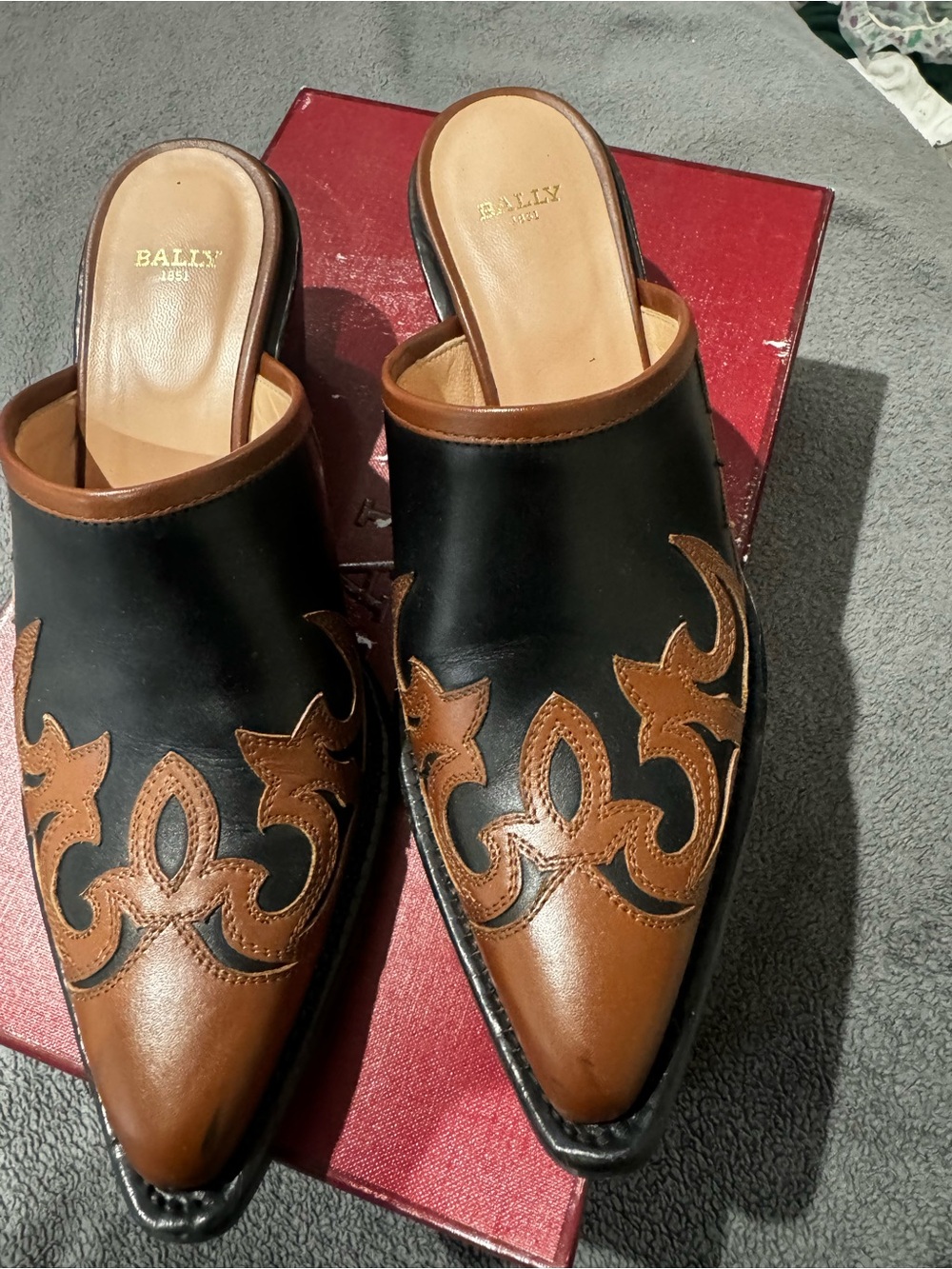 Bally Black and Brown Leather Pointed Slip-On Mules